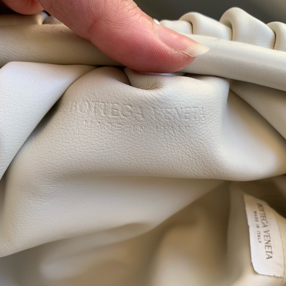 Bottega Veneta The Pouch Leather Clutch - Picture 15 of 16